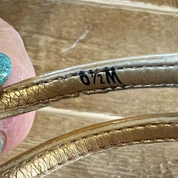 Stuart Weitzman Gold Metallic Leather Cutout Slide On Kitten Heel Sz 6.5 - Picture 10 of 12